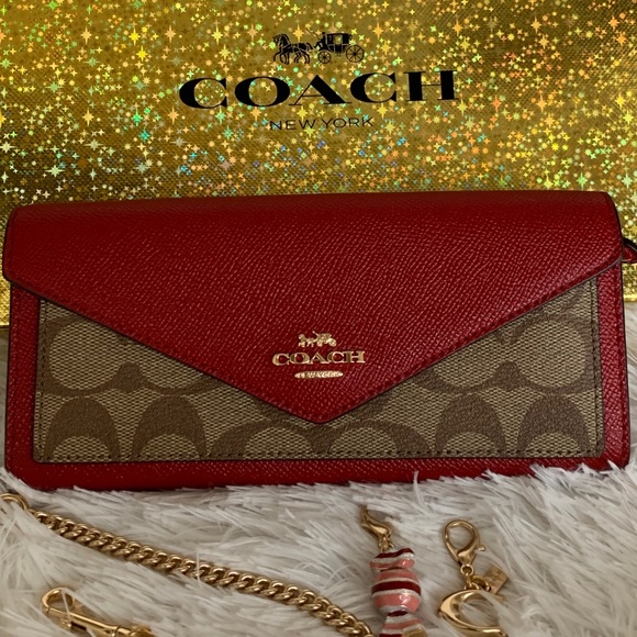 🔥Red Valentine Coach Gold Chain Boxed w/Charms🔥 - Picture 2 of 11